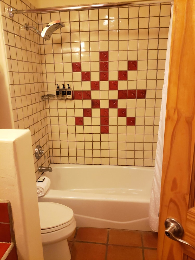 The Abiquiu Inn - photo 16