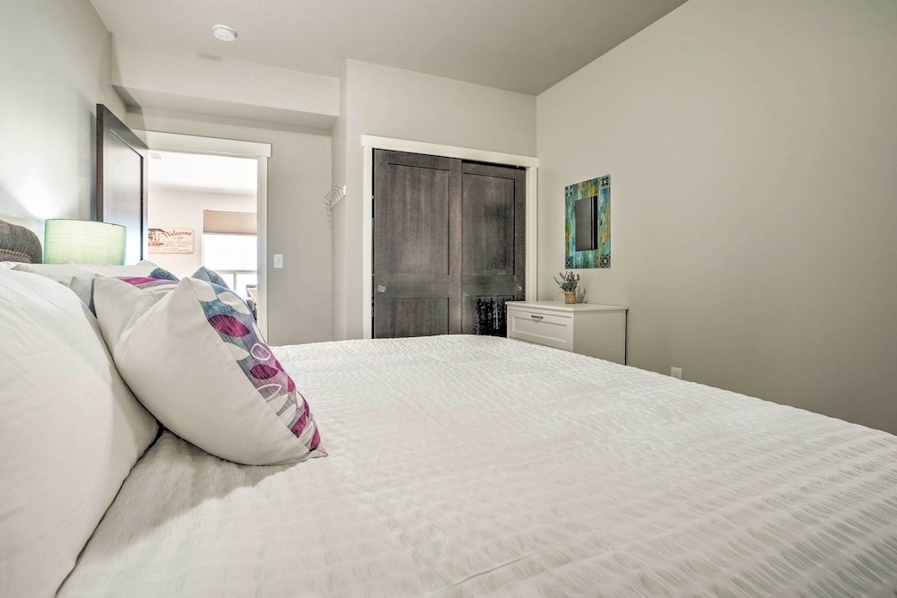 Lake Chelan Resort Condo Pool and Hot Tub Access - photo 3