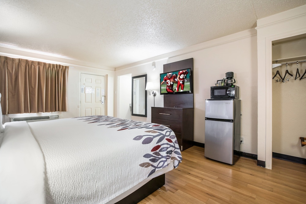 Red Roof Inn North Dallas Park Central - photo 15