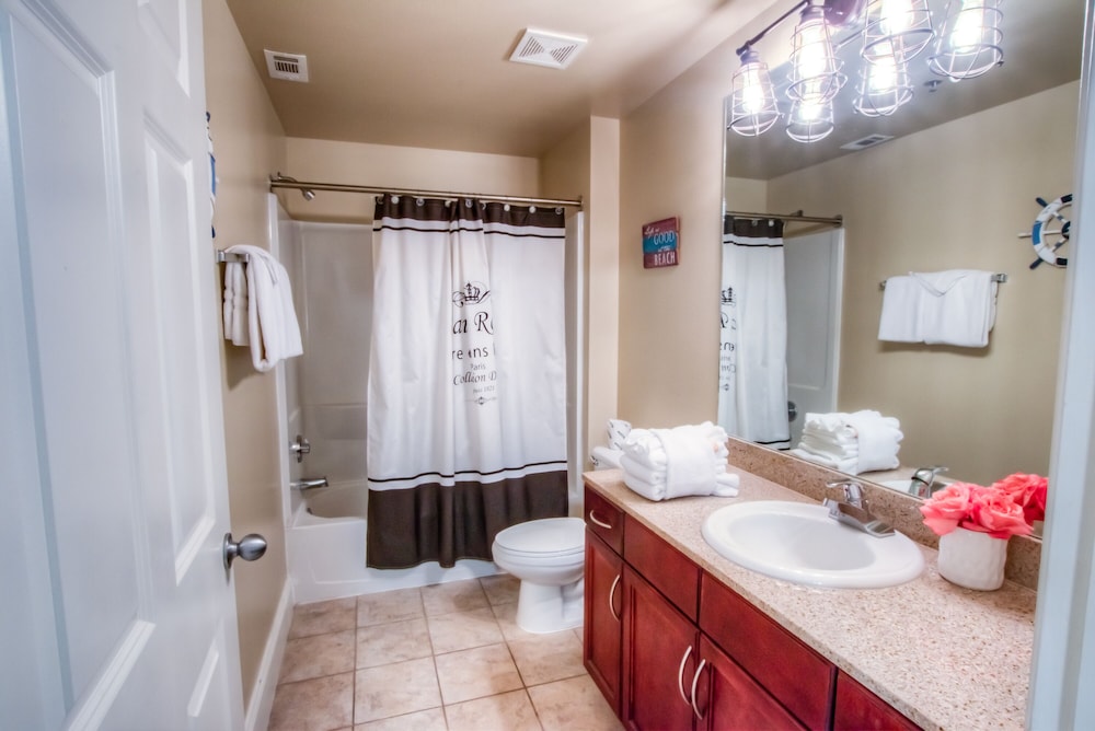Laketown Wharf Resort by Aneliya's Rentals - photo 758