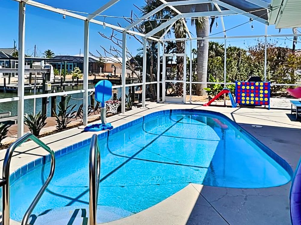 Shell Mound Beach Cottage by Distinctive Beach Rentals — 4-Star Luxury Hotel in Fort Myers Beach, United States