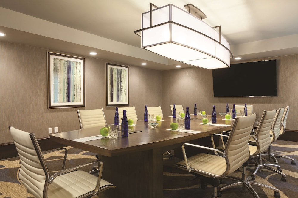 Embassy Suites Saratoga Springs - photo 32
