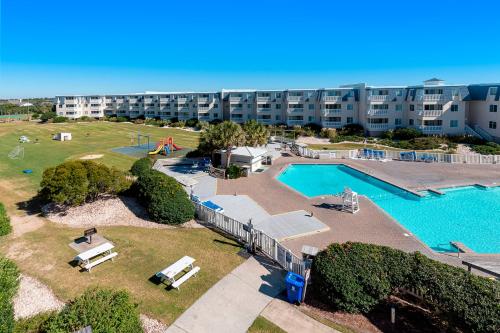 First Floor Condo Steps from the Beach with Shared Pools Hot Tub Game Room — 4-Star Luxury Hotel in Atlantic Beach, United States