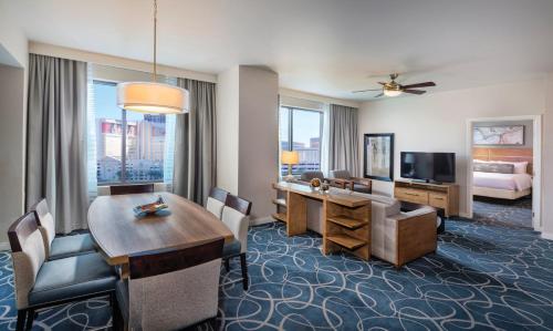 Beautiful Hotel in Desert Blue 2BD Deluxe near The Strip