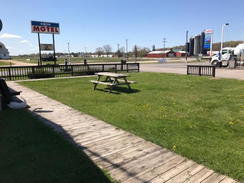 Quik Stop and Motel - photo 23