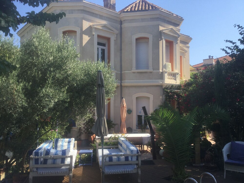 A l’Ombre du Cèdre in Hyeres, France