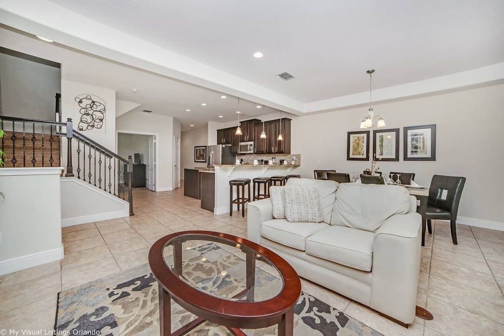 Spacious 4BD Town Home With Private Patio Near Disney Parks AND Golf #8127 — 4-Star Luxury Hotel in Davenport, United States