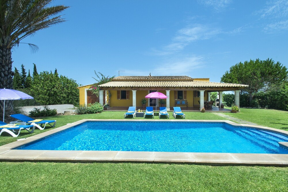 Owl Booking Villa Bobis Family Holidays with Private Pool — 4-Star Luxury Hotel in Port De Pollenca, Spain