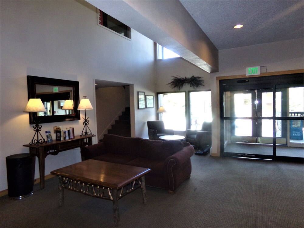 Fox Pine Lodge Hotel Room 2 - photo 2