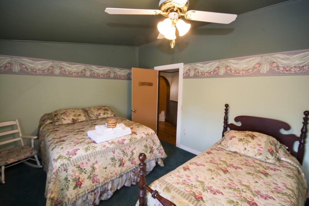 Brook Road Inn - photo 15