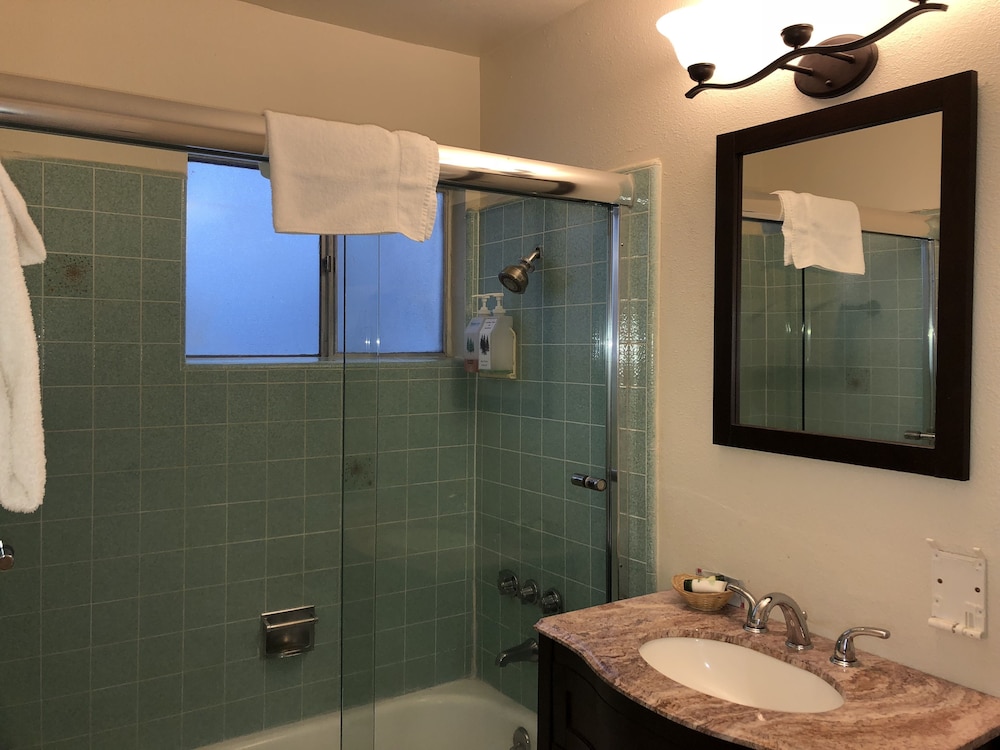 Cedar Inn & Suites - photo 51