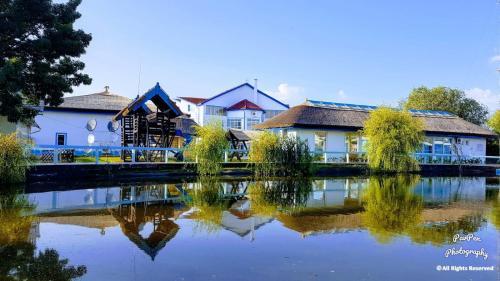 Hotel Sunrise — hotel in Crisan