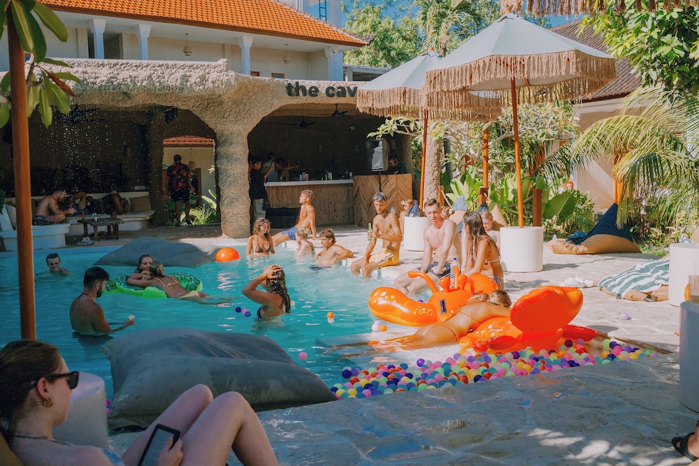 Mad Monkey Uluwatu - carbon neutral hotel in Pecatu