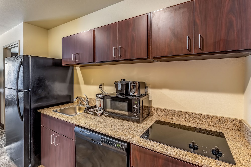 Cobblestone Hotel & Suites Appleton International Airport - photo 24
