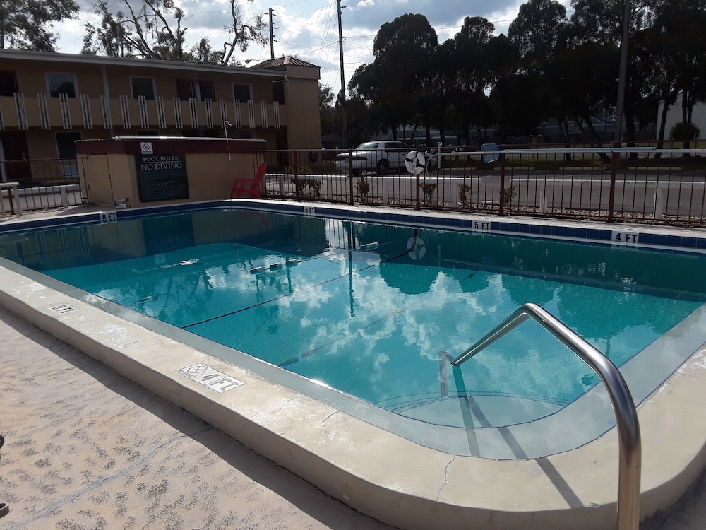 Budget Lodge of Mount Dora - photo 36