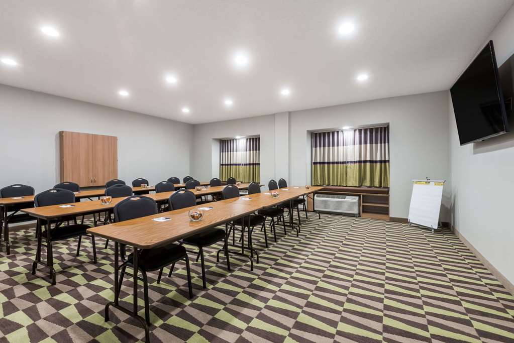 Microtel Inn & Suites By Wyndham New Martinsville - photo 14