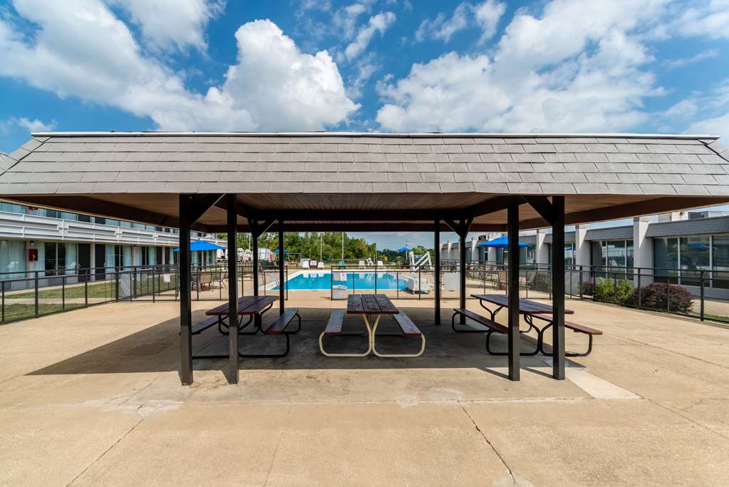 Quality Inn & Suites Vandalia near I 70 and Hwy 51 - photo 39