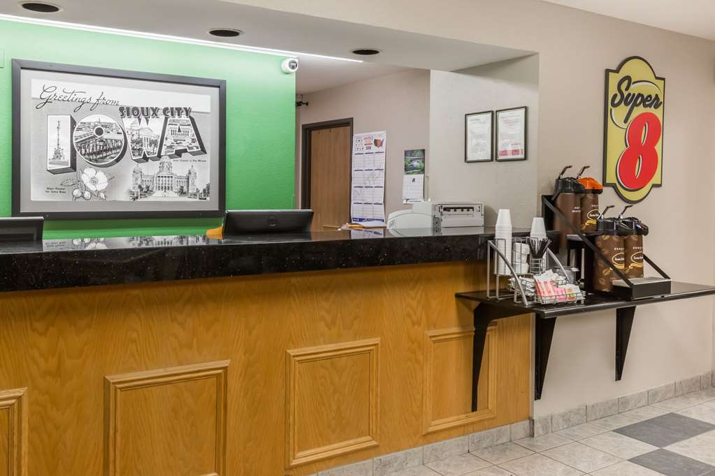 Super 8 by Wyndham Sioux City South - photo 2
