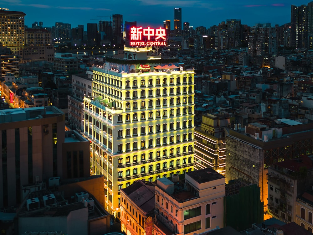 Hotel Central - carbon neutral hotel in Unknown City