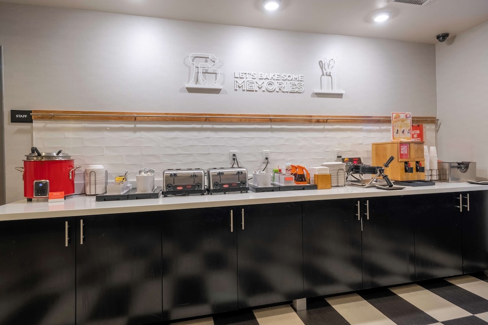 Hampton Inn & Suites DuPont - photo 51