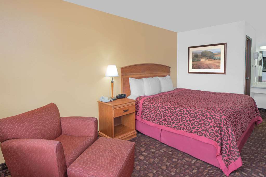 Days Inn by Wyndham Kingdom City - photo 6