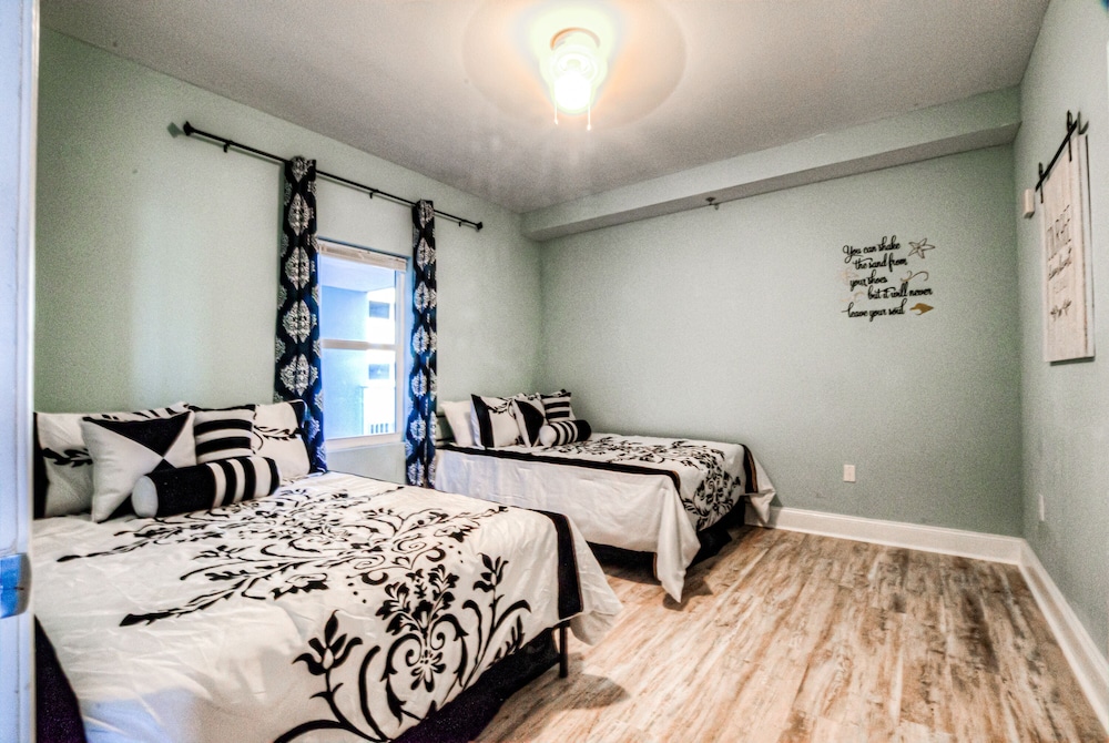 Laketown Wharf Resort by Aneliya's Rentals - photo 275