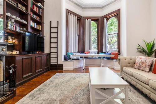 Elwood Manor A Restored Art Deco Gem — 4-Star Luxury Hotel in Melbourne, Australia