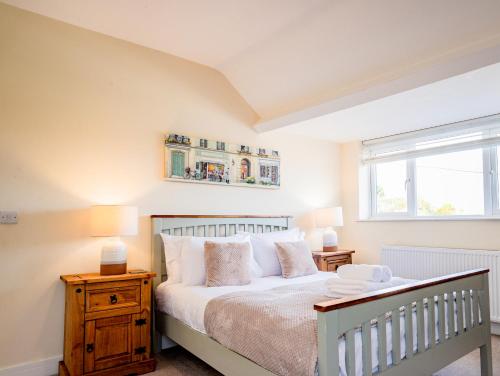 Bright Modern Apartment in City Centre with Private Driveway Parking — 4-Star Luxury Hotel in Hereford, United Kingdom