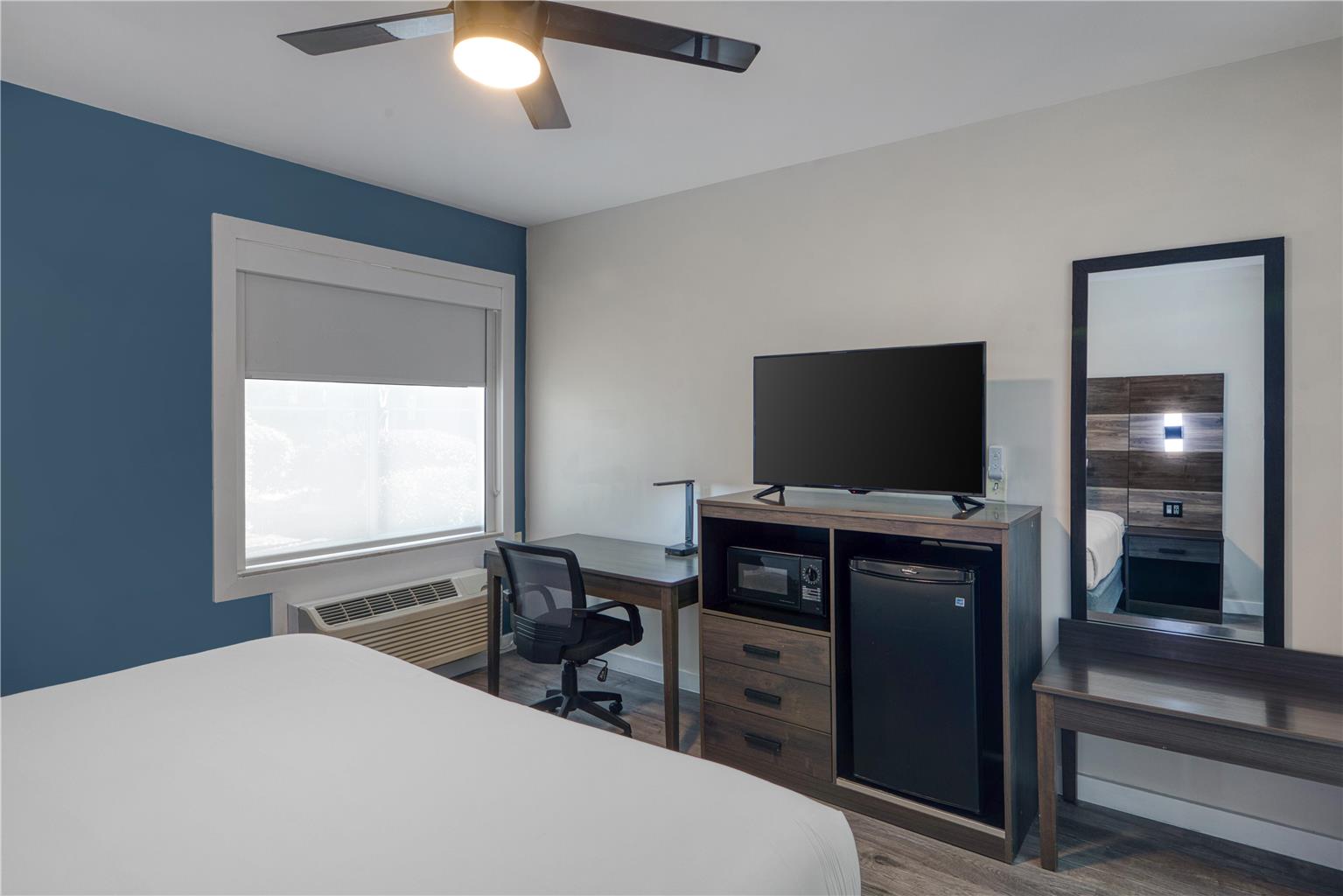 hom hotel suites Trademark Collection by Wyndham - photo 23
