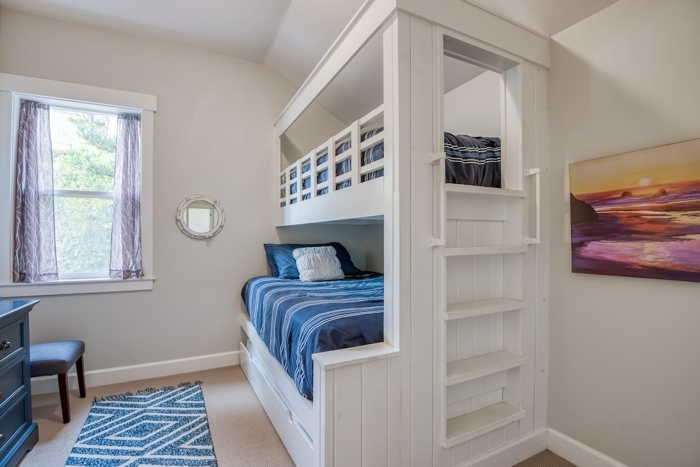 Searenity Now — 4-Star Luxury Hotel in Lincoln, United States