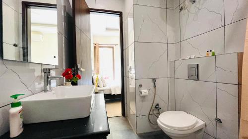 BluO Studio DLF CyberCity Kitchen Balcony Lift