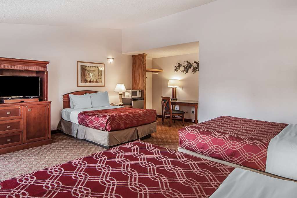 Econo Lodge Inn & Suites Madras - photo 29