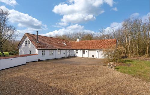 Gorgeous Home In Grindsted With Wifi — 4-Star Luxury Hotel in Grindsted, Denmark