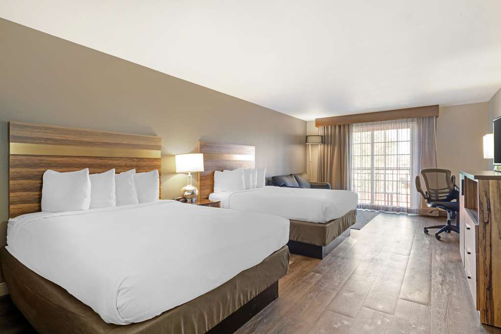 Best Western Cedar Inn & Suites - photo 22