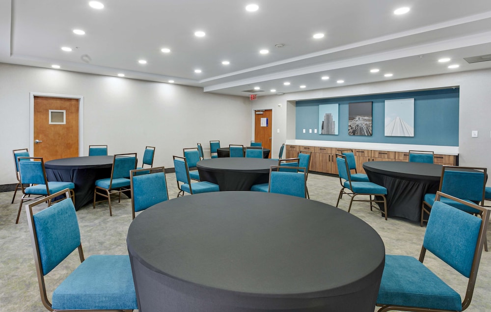 Hampton Inn Houston Pearland - photo 52