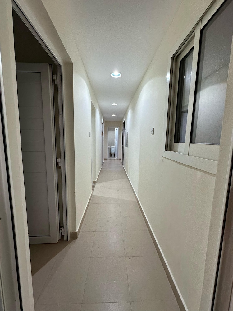 Palm Inn Hostel Mix Dormitory — 5-Star Luxury Hotel in Dubai, United Arab Emirates