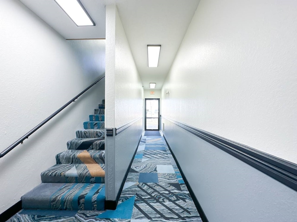Blaine Town Inn & Suites - photo 32