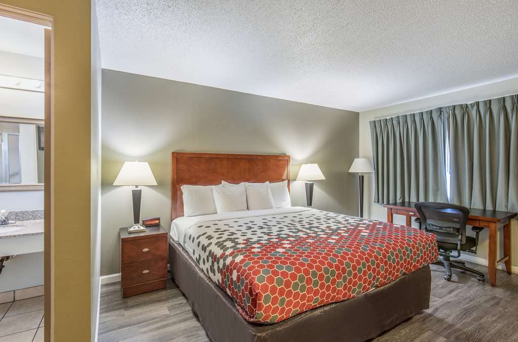 Econo Lodge Inn & Suites Yreka - photo 7