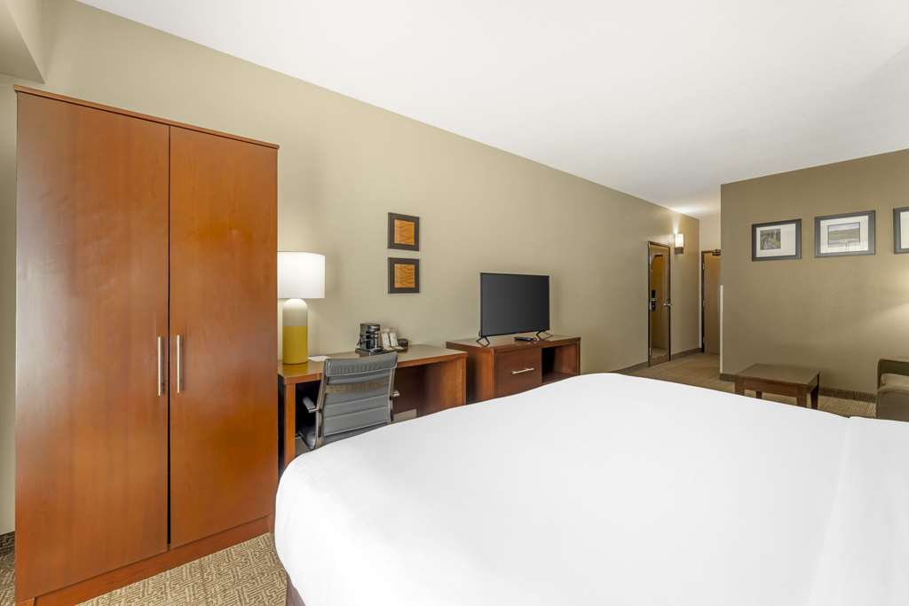 Comfort Suites Near Vancouver Mall - photo 9