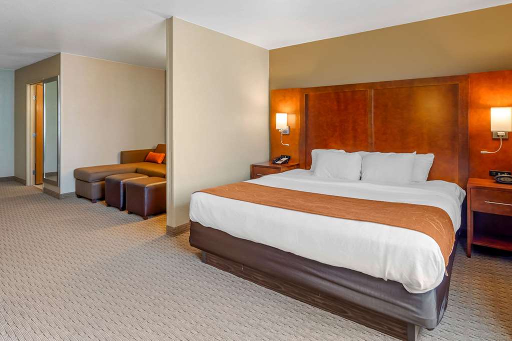 Comfort Suites Burlington - photo 19