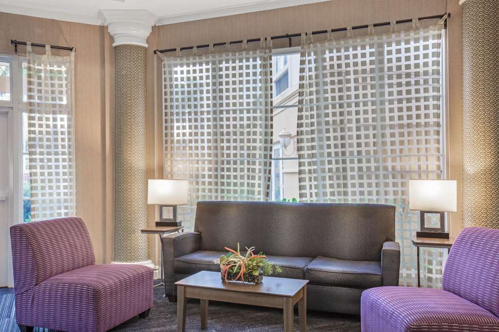 La Quinta Inn & Suites by Wyndham Miami Airport West - photo 4