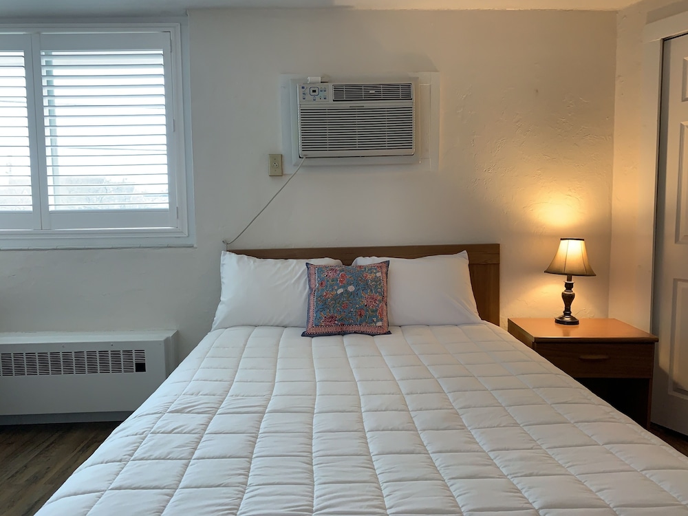Vineyard Harbor Motel Private Beach - photo 75