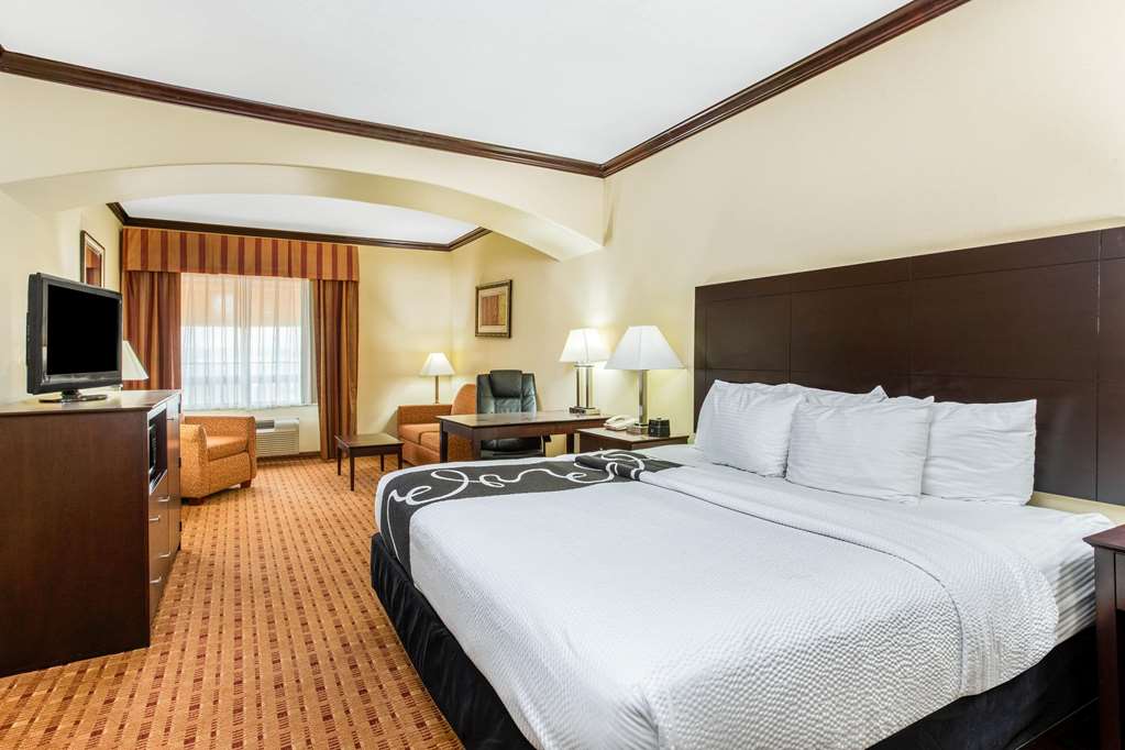 La Quinta Inn & Suites by Wyndham Ennis - photo 22