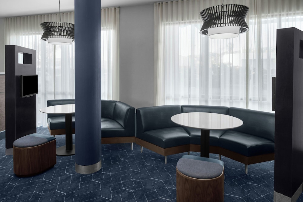 Courtyard by Marriott Los Angeles Burbank Airport - photo 3