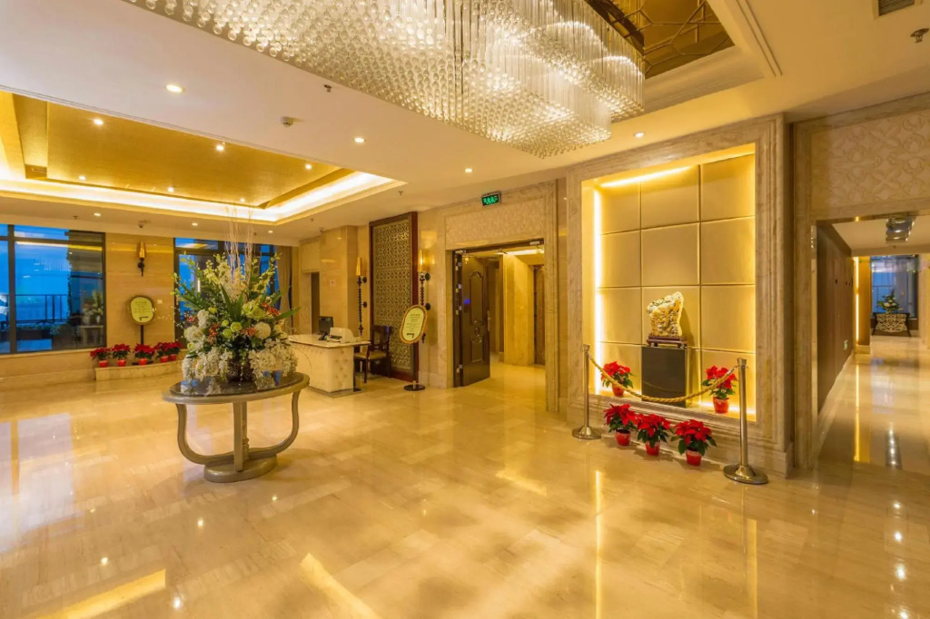 Qinhuangdao Peninsula Seasons Hotel And Apartment — 5-Star Luxury Hotel in Qinhuangdao, People's Republic of China