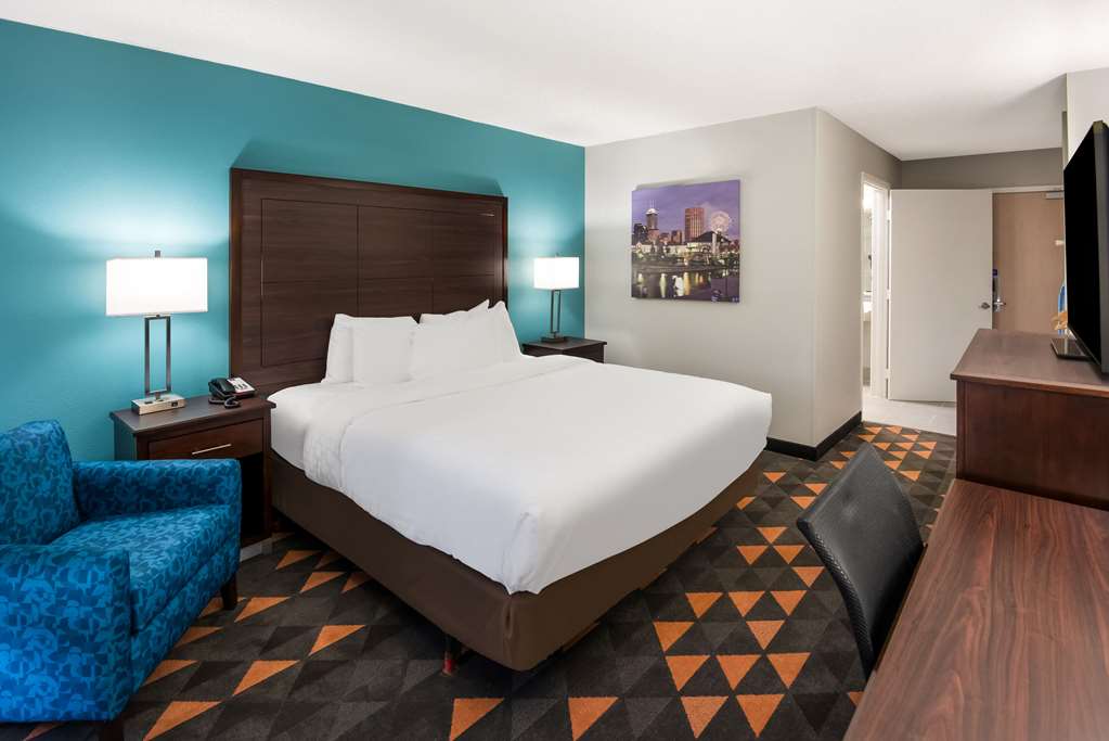 Clarion Pointe Indianapolis Northeast - photo 12