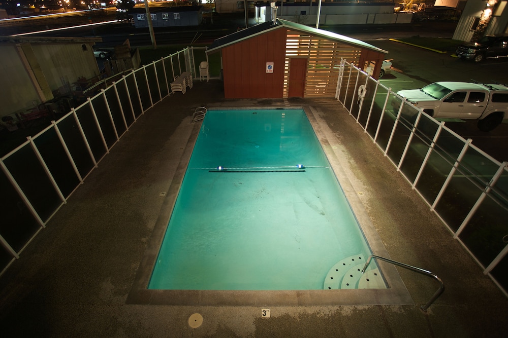 Cousins Country Inn - photo 80