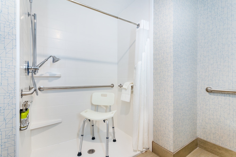 Holiday Inn Express & Suites Niceville Eglin Area by IHG - photo 32