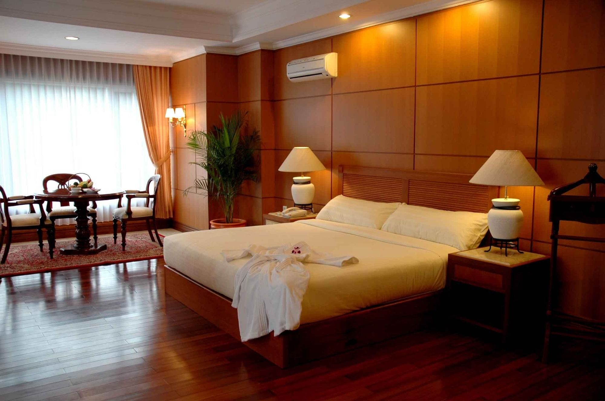Royal Senyiur Hotel Pasuruan — Prigen