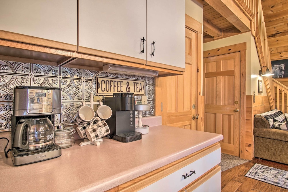 Rustic Rothbury Cabin with Resort Amenity Access - photo 15